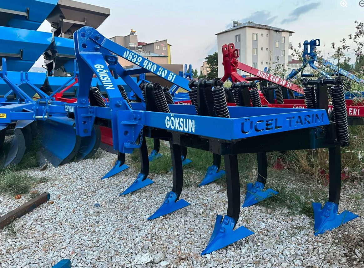 Üçel Tarım Aletleri atölyesi, akşam mesaisi